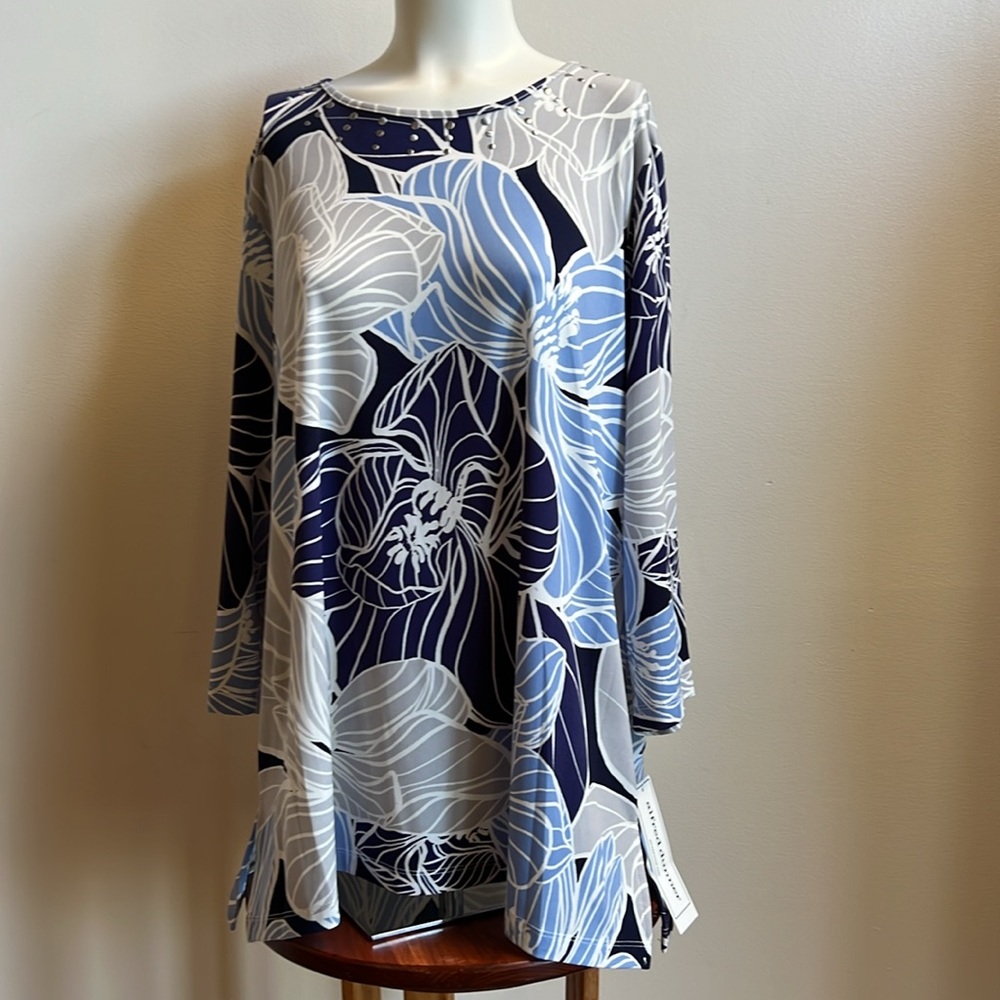 Alfred Dunner floral top with metallic embellishment NWT
